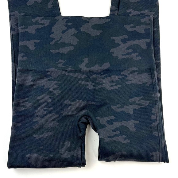 Spanx Look at Me Now Capri Leggings Womens Sz S Seamless Smoothing Black Camo - Picture 2 of 7